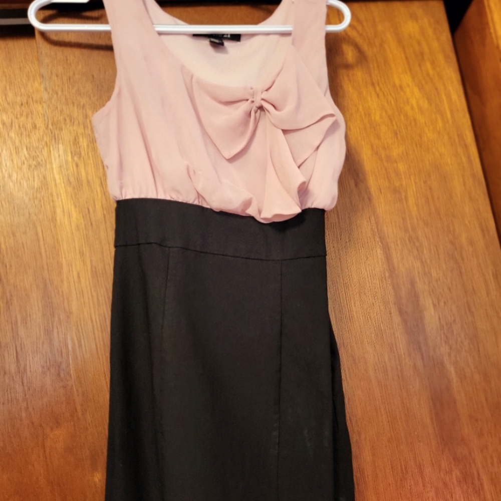 Cute dress, size medium.